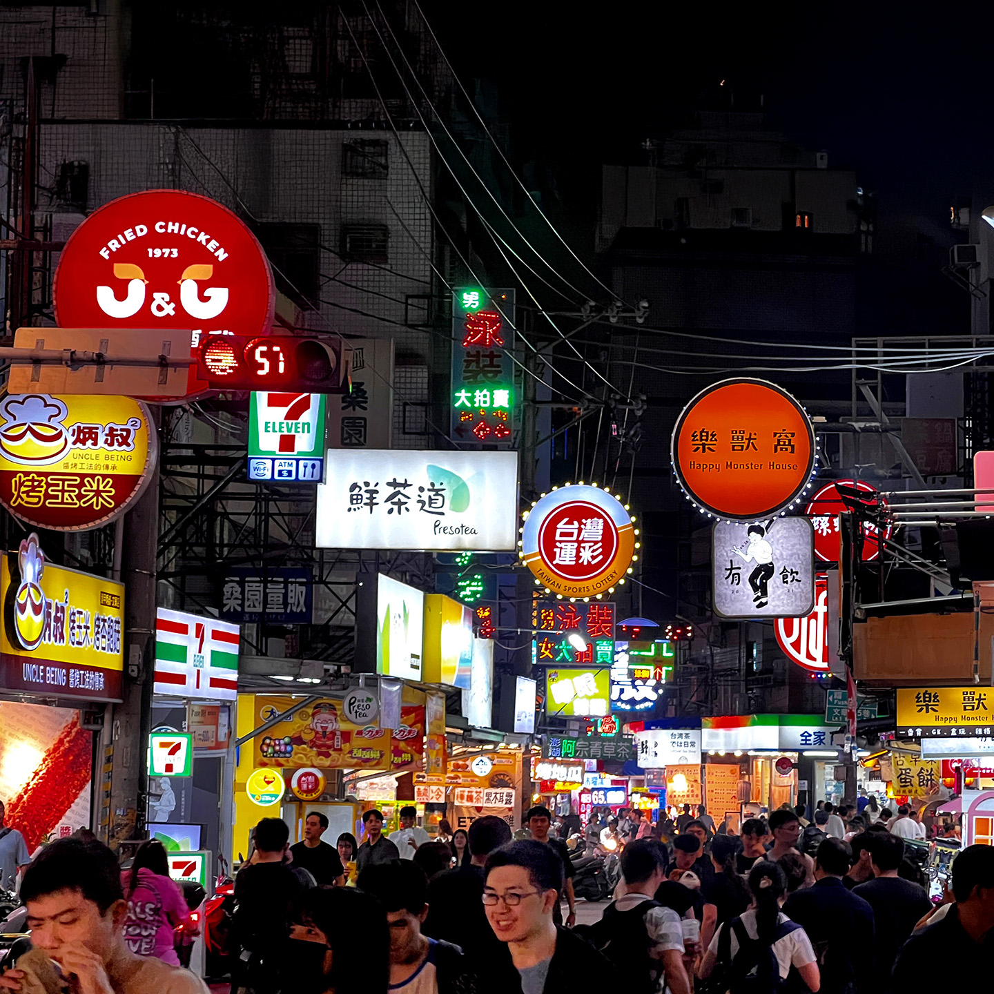 逢甲夜市實景拍攝經電腦修飾